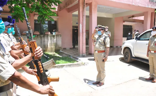 DGP Mahender Reddy Review Meeting With State IAS Officers Over Maoists - Sakshi