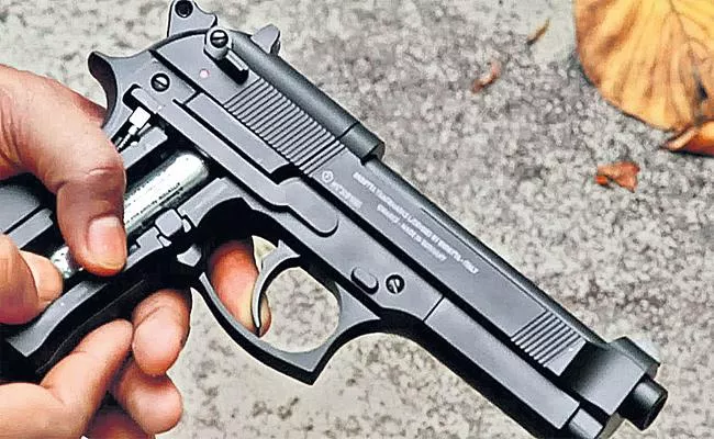 Business Man Threats to Woman With Gun in Hyderabad - Sakshi