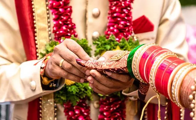 Register Marriages Increase In Tamilnadu Due To Coronavirus - Sakshi