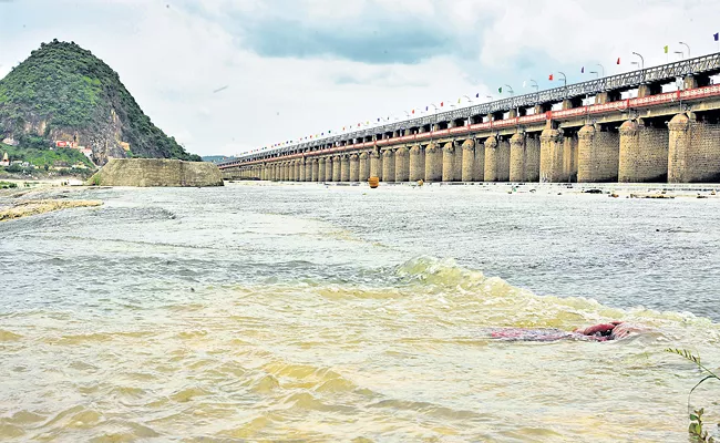 Krishna flood water flow into the Srisailam reservoir was increased - Sakshi