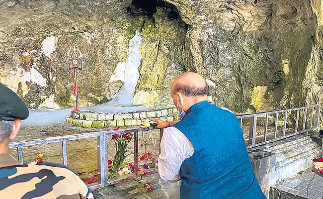 Union minister Rajnath Singh visits Amarnath Temple - Sakshi