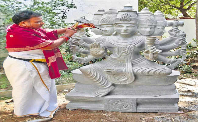 Allagadda Is the Architects Adda With God Idols Making - Sakshi