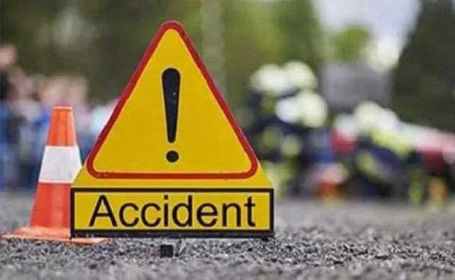 Family Deceased in Bike Accident Kurnool - Sakshi