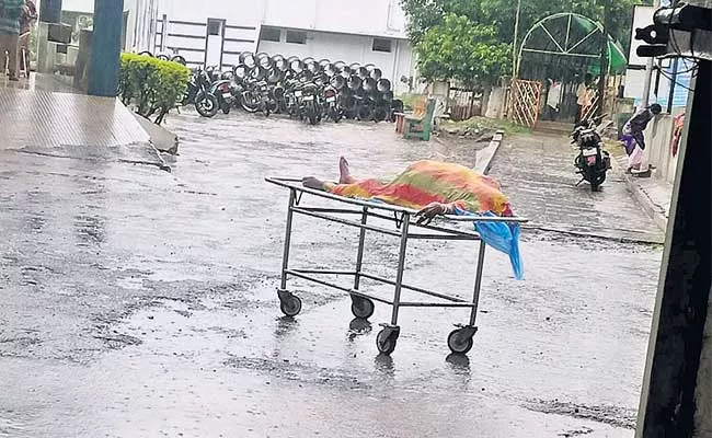 Dead Body Was In The Rain On The Premises Of The MGM Hospital At Warangal - Sakshi