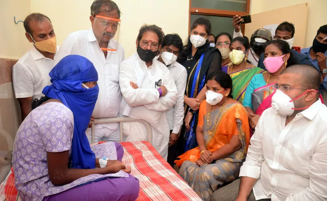 Jakkampudi Raja Visit Girl Child in Hospital East Godavari - Sakshi