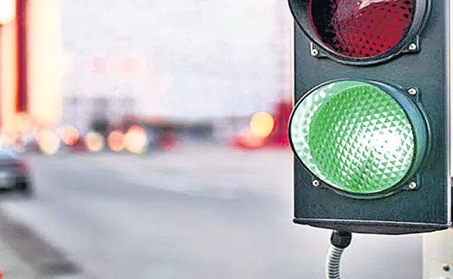 ATSC Technology Traffic Signals in Hyderabad Soon - Sakshi