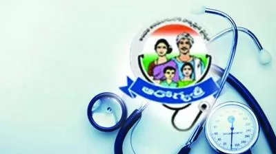 Positive Patients Take Aarogyasri Card to COVID 19 Centers - Sakshi