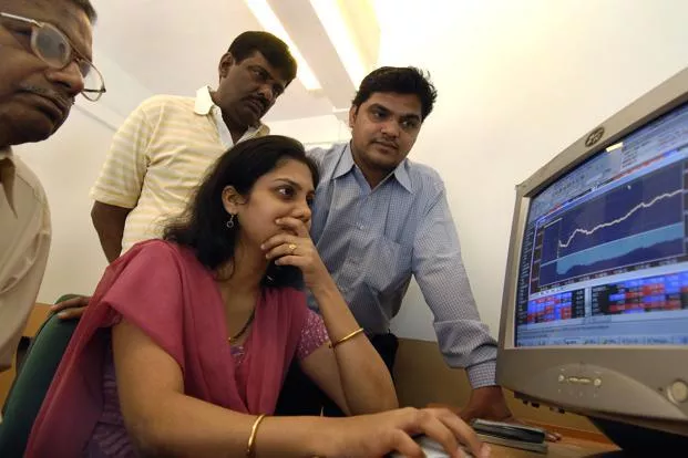 Market ends flat in weak session- RIL hits new high - Sakshi