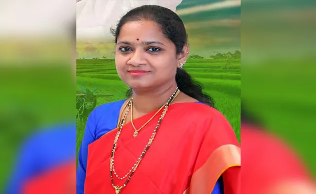 Amalapuram MP Chinta Anuradha Fires on Harsha Kumar - Sakshi