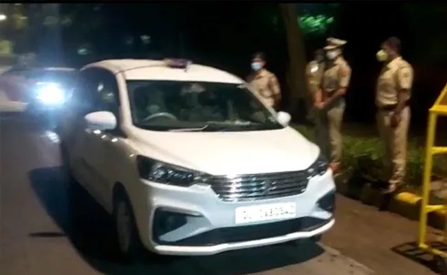 CRPF SI Gun Fire On Senior Inspector And Decesed Self In Delhi - Sakshi