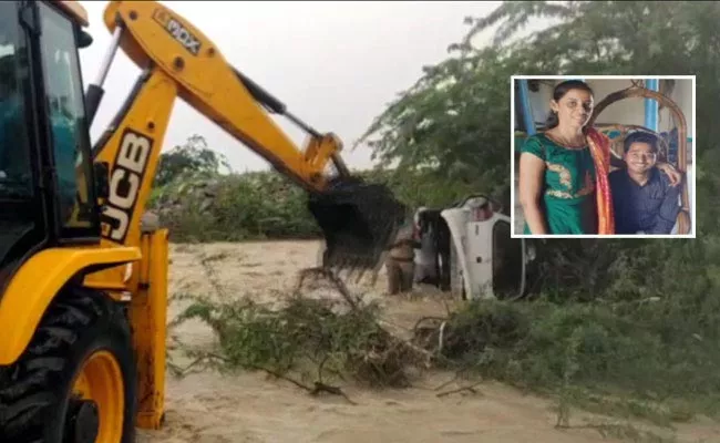 Car Drawn Into The River Woman Missing - Sakshi