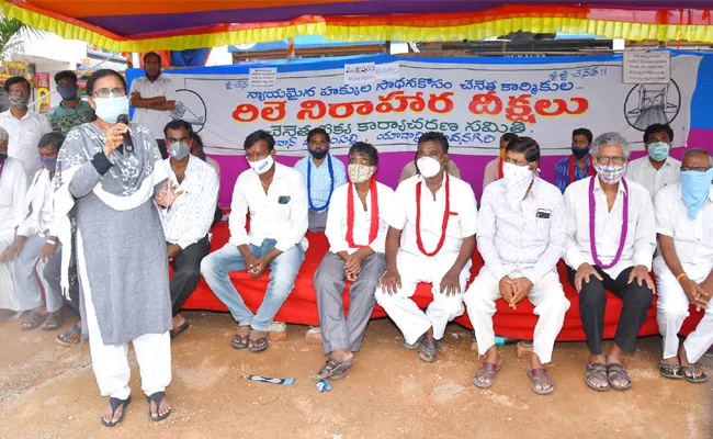 Vimalakka Support to Handloom Workers in Yadadri - Sakshi