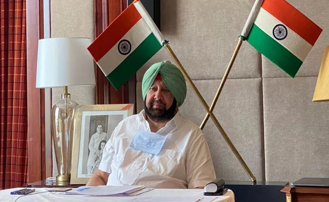 Amarinder Singh Decides To Continue 14 Days Home Quarantine To Outsiders - Sakshi