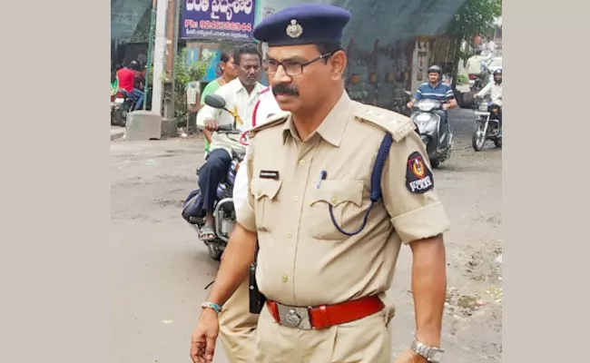 DSP Rajendra Kulkarni Departed With Heart Attack - Sakshi