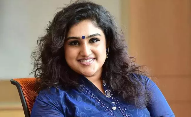 Lockdown Rules Break Case File Against Vanitha Vijaykumar - Sakshi