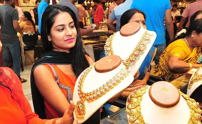 India is April-June gold demand falls 70percent - Sakshi