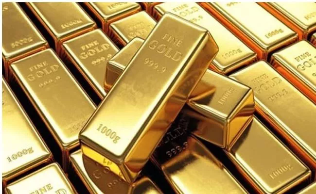 Customs Officials Seized Gold In Shamshabad Airport - Sakshi