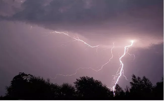 Heavy Rainfall In Coming 3 Days In Rayalaseema And Coastal Andhra - Sakshi