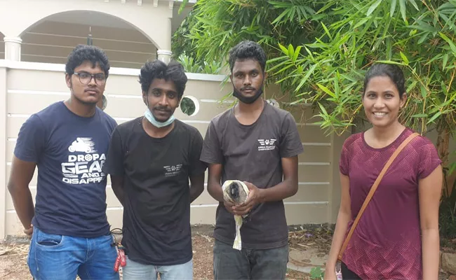 Crow Rescued By Animal Warriors Conservative Society In Sainikpuri - Sakshi