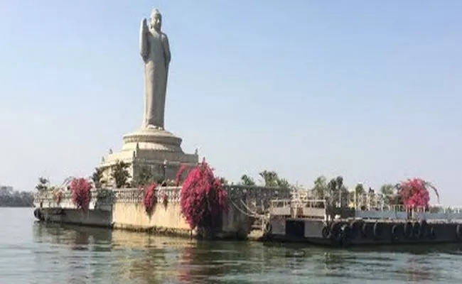 Person Jump Into Hussain Sagar Because Of Coronavirus Terror - Sakshi