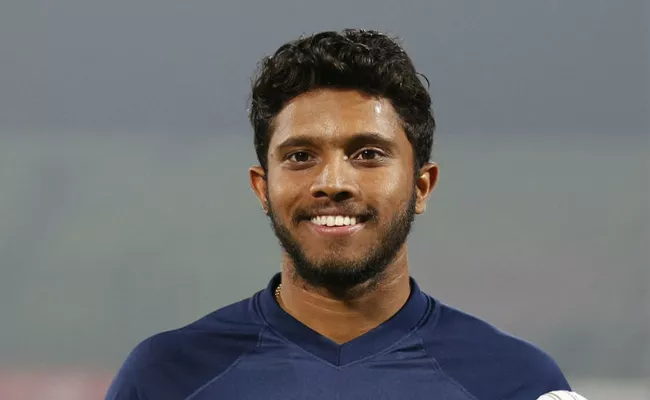 Sri Lanka Wicketkeeper Batsman Kusal Mendis Arrested For Motor Accident - Sakshi