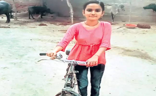 Roshni Got Eighth Rank In Tenth Exams All Over Madhya Pradesh - Sakshi