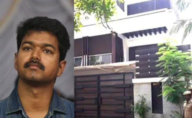 Bomb Threats to Hero Vijay House in Tamil nadu - Sakshi