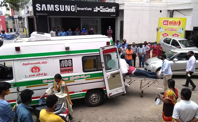 Young Man Sudden Demise At ECIL Cross Roads In Hyderabad - Sakshi