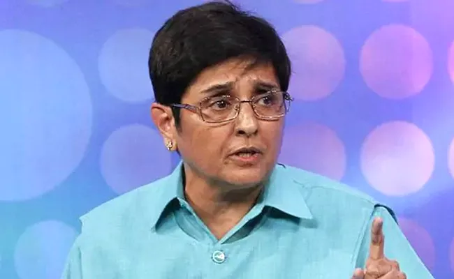  Kiran Bedi Warns Shopkeepers Over  Covid Preventive Measures - Sakshi