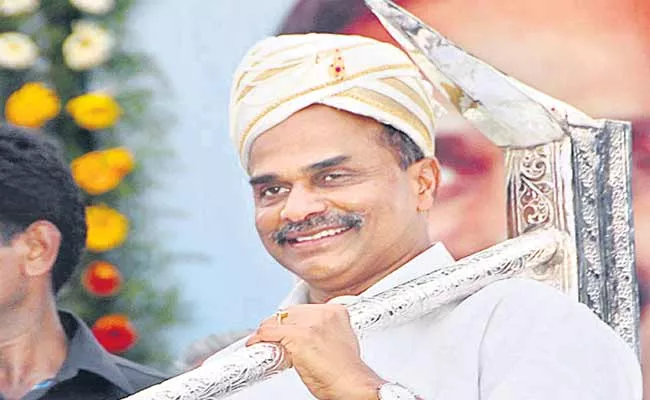 MVS Nagireddy Wrote A Story on YSR Birth Anniversary - Sakshi