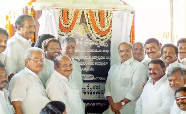 YS Rajasekhara Reddy 71th Birth Anniversary Special Story In East Godavari District - Sakshi