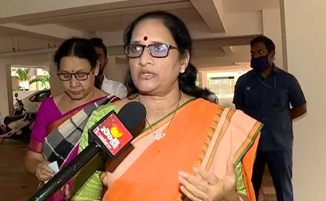 AP Mahila Commission Chairperson Vasireddy Padma Meets DGP Gautam sawang - Sakshi