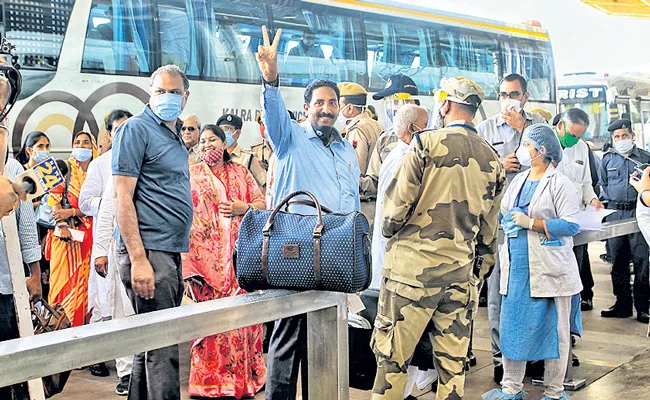 Rajasthan Congress MLAs supporting Gehlot being moved to Jaisalmer - Sakshi