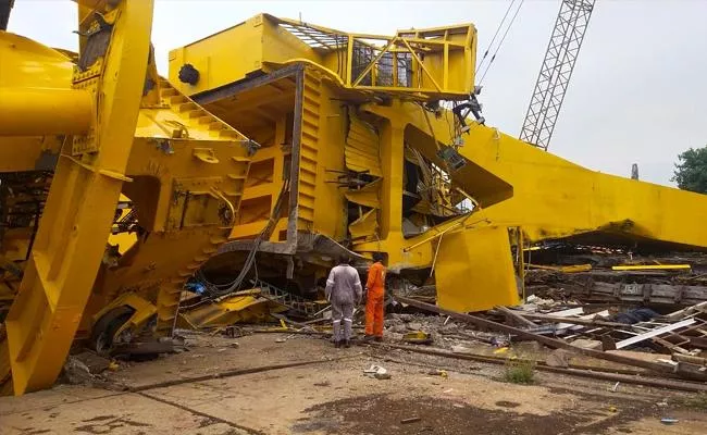 Two Committees To Investigate On Crane On Trial Run Crashes - Sakshi