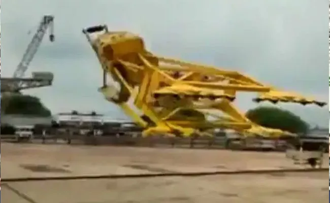 Hindustan Shipyard Crane Collapses VIdeo Viral - Sakshi