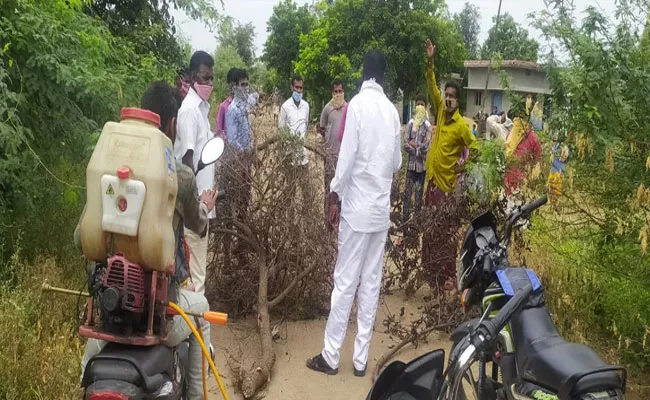 Body Was Prevented From Entering Village In Peddapalli - Sakshi