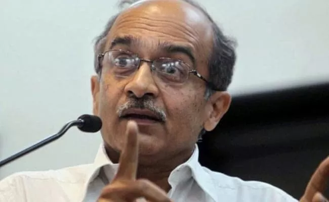 Top Court Does Not Accept Prashant Bhushan Regret Corruption Remark - Sakshi