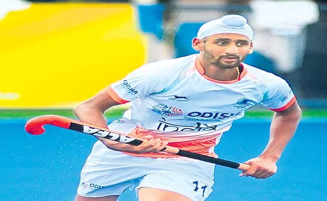 Hockey Player Mandeep Singh Sent To The Hospital - Sakshi