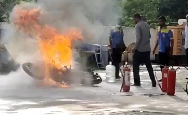 A Narrowly Missed Accident At Mahabubnagar Petrol Bunk - Sakshi