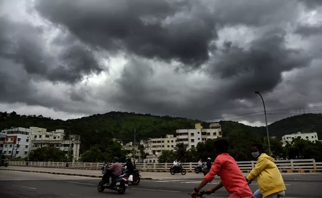 Heavy to very heavy rainfall in next 24 hours, says Krishna District collector - Sakshi