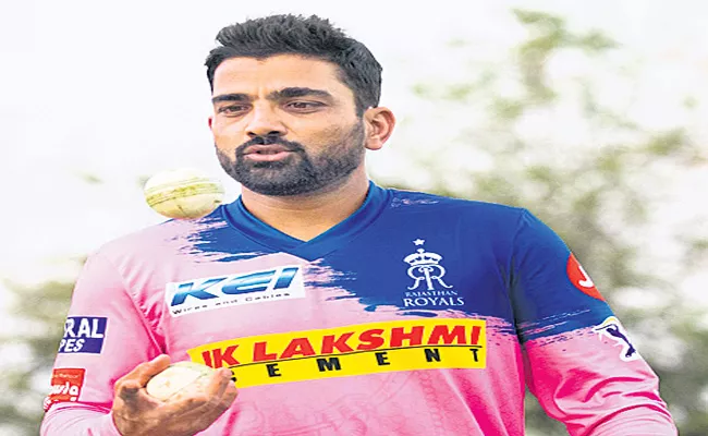 Rajasthan Royals fielding coach Dishant Yagnik tests positive - Sakshi