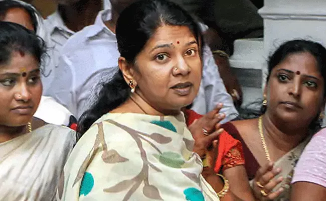 MP Kanimozhi Says Shameful To Say Can Be Indian Only If I Know Hindi - Sakshi