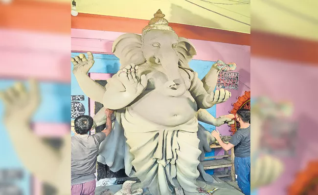 Khairatabad Ganesh Statue Ready For Celebration - Sakshi