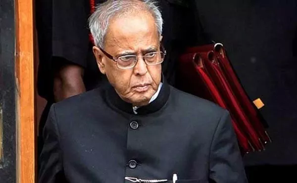 Pranab Mukherjee Is On Ventilator Support At The Army Hospital - Sakshi