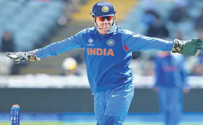 Mahendra Singh Dhoni Announced About His Retirement From International Cricket - Sakshi