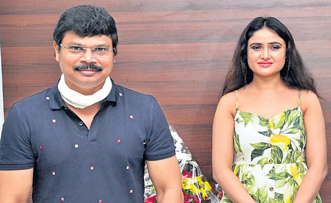 Boyapati Srinu Released Arjun Special Song in Iddaru Movie - Sakshi