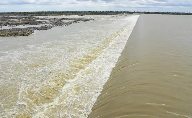 Heavy Rains Godavari River Flood At High Level In Mulugu District - Sakshi