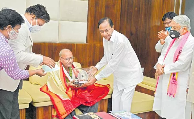 CM KCR Presenting Dasarathi Award To Ramanujam - Sakshi