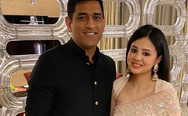 Sakshi Singh Reacts On MS Dhoni Retirement