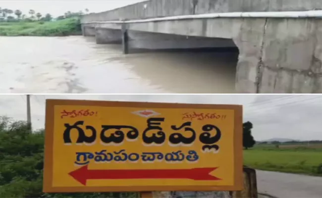 Bridge workers struck in Morancha Vaagu - Sakshi